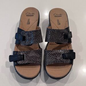 Clarks Women's Black and Gray Slide Sandals